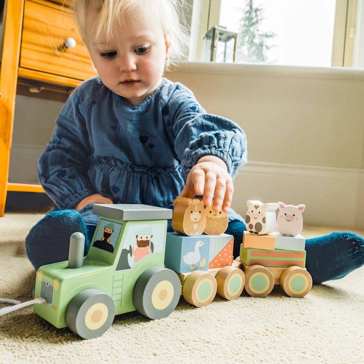 Pusletraktor i tre – bondegårdsdyr