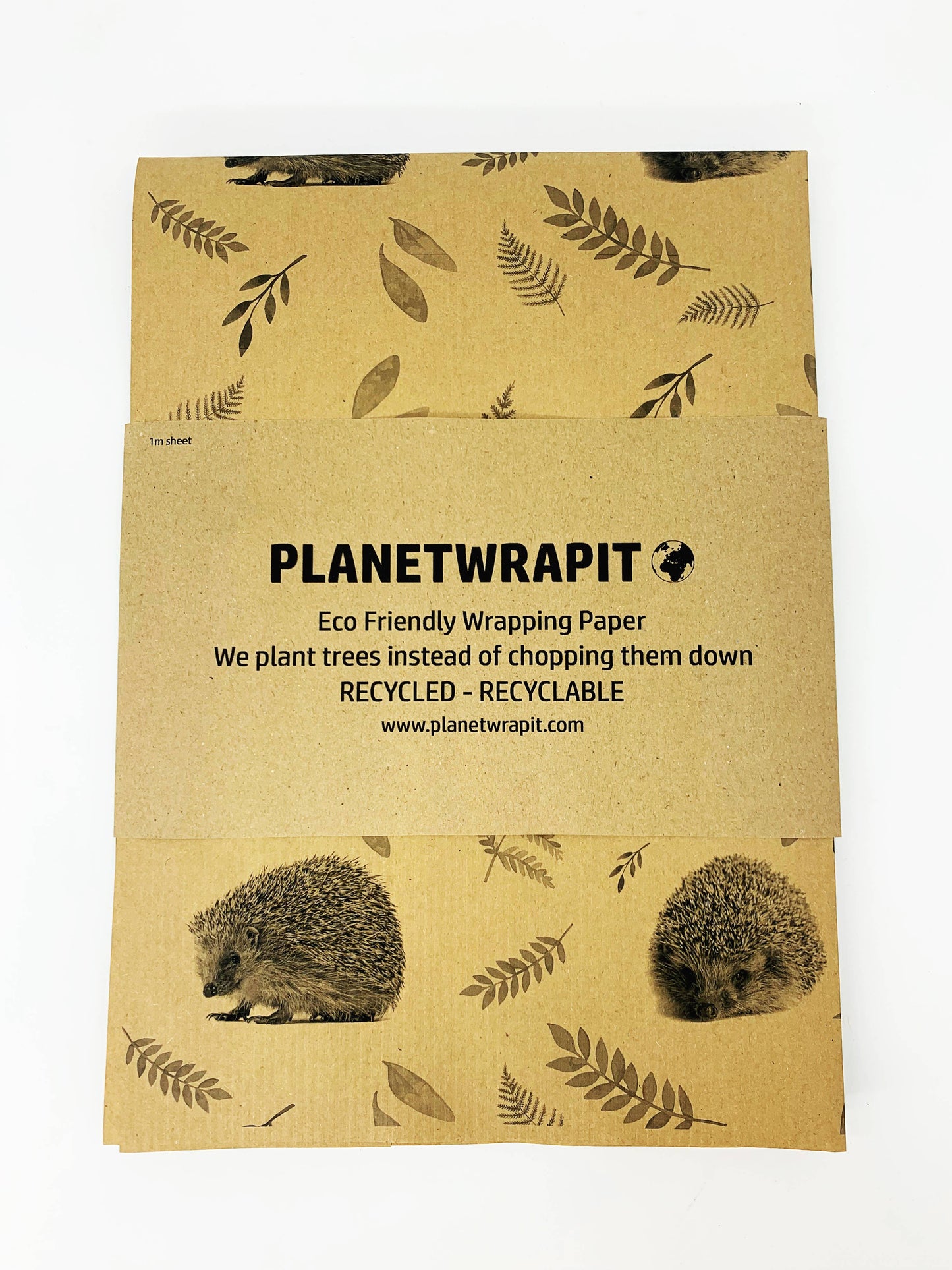 Gavepapir i resirkulert kraftpapir – med søte piggsvin! (Rull 3 m x 50 cm)