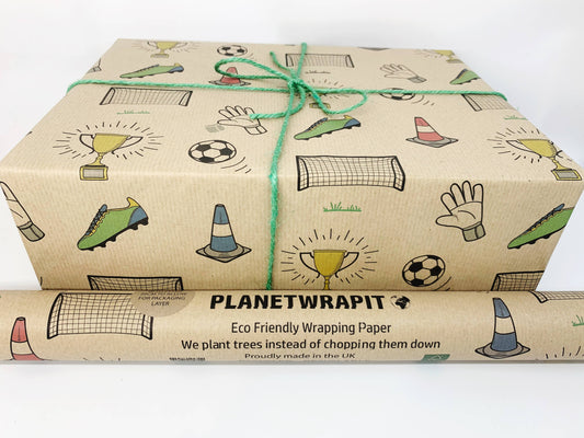 Gavepapir i resirkulert kraftpapir – perfekt for fotballfansen! (Rull 3 m x 50 cm)